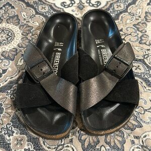 Black two tone crossover slides- Birkenstock size 41